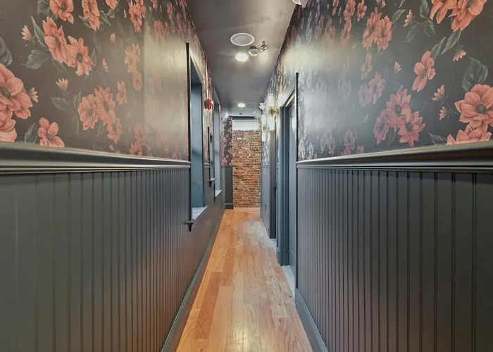 Queen Studio